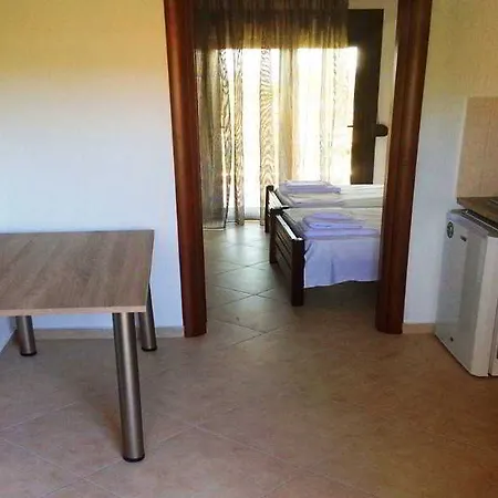 Paradisos Apartment *